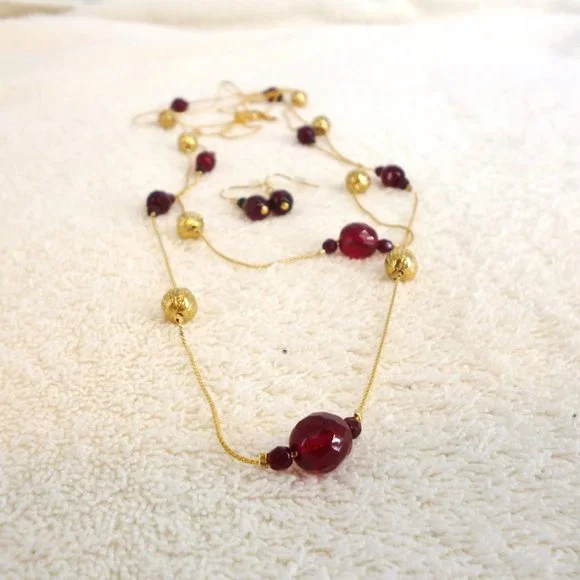 Necklace & Earring Set Gold Plate & Garnet Red Glass Beads 2 Strands NWOT M380 - Picture 2 of 6